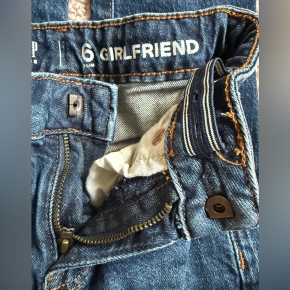 GAP Kids Girlfriend Jeans | Size 6 Slim | Medium Wash Denim - Picture 4 of 5